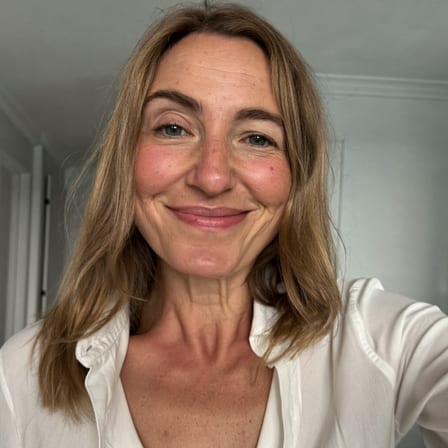Portrait d'une habitante de l'intra-muros ayant comparé ses devis de diagnostic à Vannes
